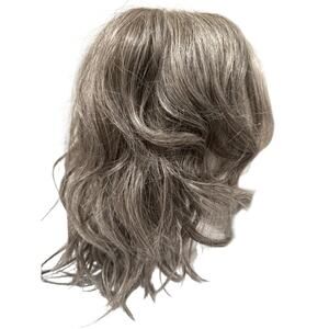 Amore Rohan Silver Stone Wavy Bob Heat Friendly Wig